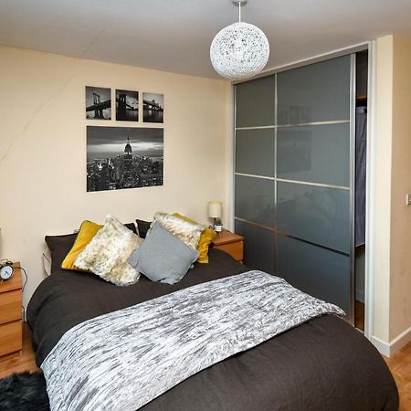 Ferienwohnung The Hub - Spacious, Bright And Modern With Free Parking Milton Keynes Exterior foto